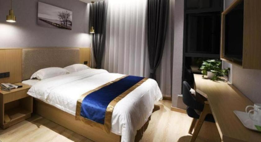Hotel Shell Normal Hongcao Road Metro Station Guiping Road 2*