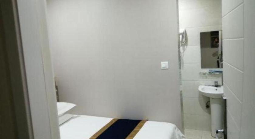 Shell Normal Hongcao Road Metro Station Guiping Road Hotel 2*