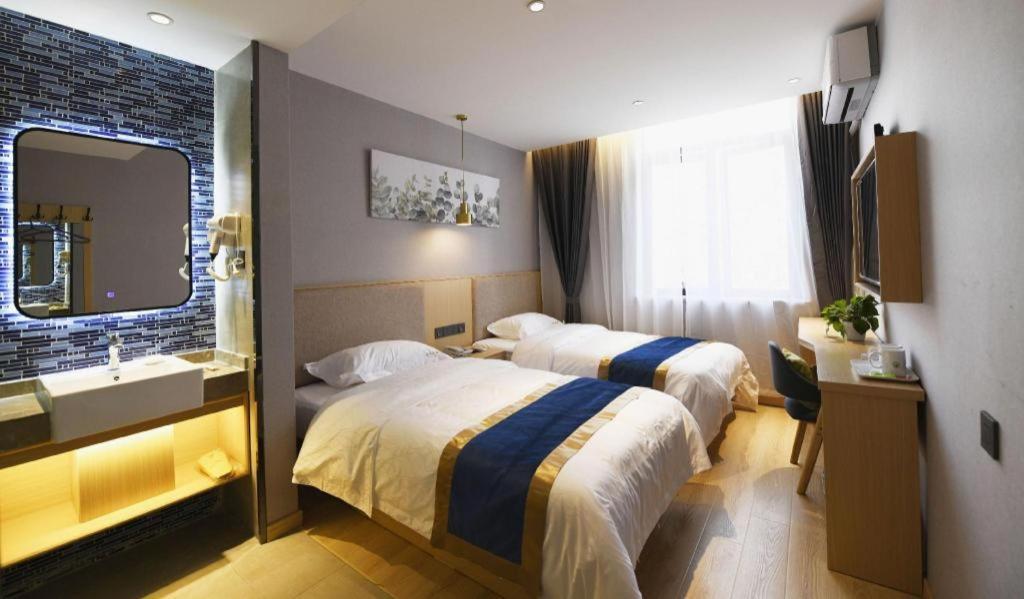 Hotel Shell Normal Hongcao Road Metro Station Guiping Road
